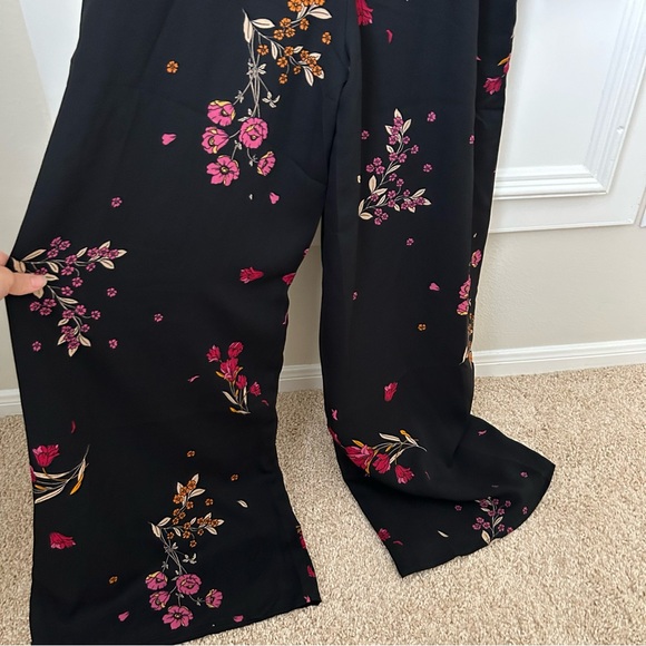 NWT Sugar Lips Black Floral Deep V-Neck Long Sleeve Jumpsuit XS Extra Small - Picture 11 of 11